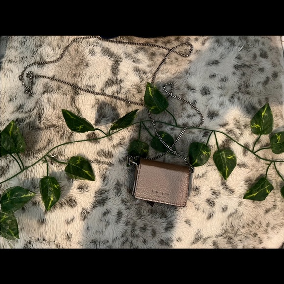 Kate Spade AirPods Pro “Purse” Cover Holder - Picture 2 of 2